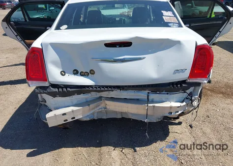 2018 Chrysler 300 Limited z USA, uszkodzony, nr VIN 2C3CCAEG6JH142712